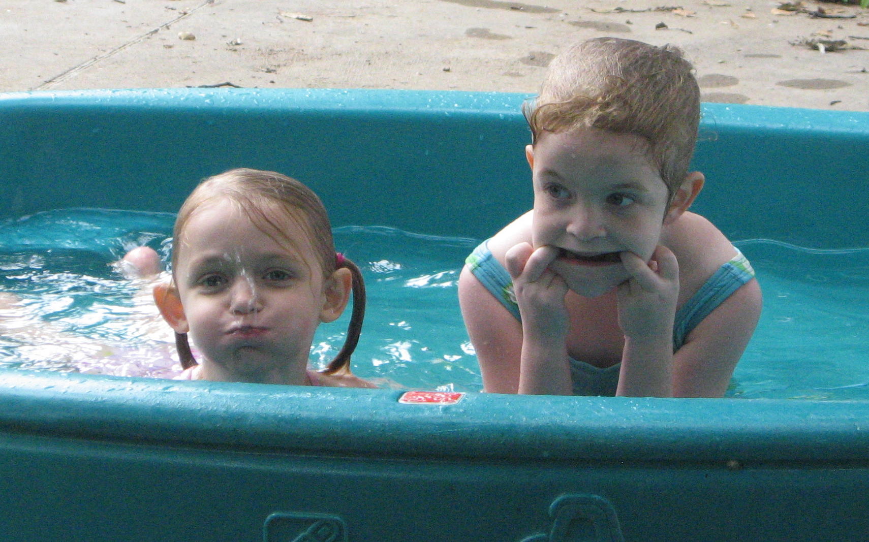 2008_07_25 CnJ in wading pool.jpg